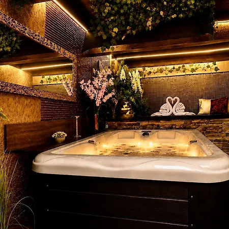 Sofia Private Wellness - Sauna & Jacuzzi شقة *